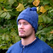 1101 Beanie with pom pom