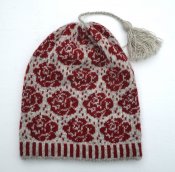 3520 - Beanie ”Roses” with tassel