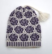 3520 - Beanie ”Roses” with tassel