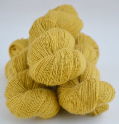 6/1-2141 Soft Lion yellow on white wool