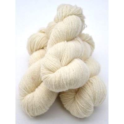 Z-tvinnat ullgarn/ Z-Spun Wool Yarn