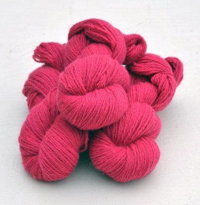 6/3-1151 Rose on white wool
