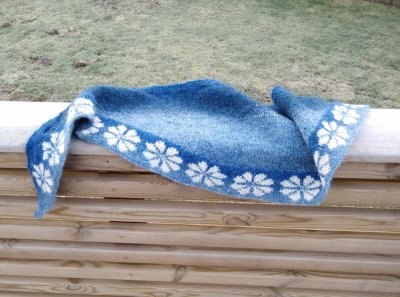 13125 Susanne's shawl 'Sunrose'