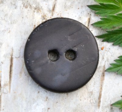 Button with texture 18 mm - Black