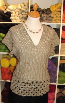 2239 Top crochet with V-neck
